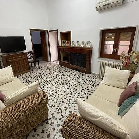 B&B Caterina Biccari Bagian luar foto