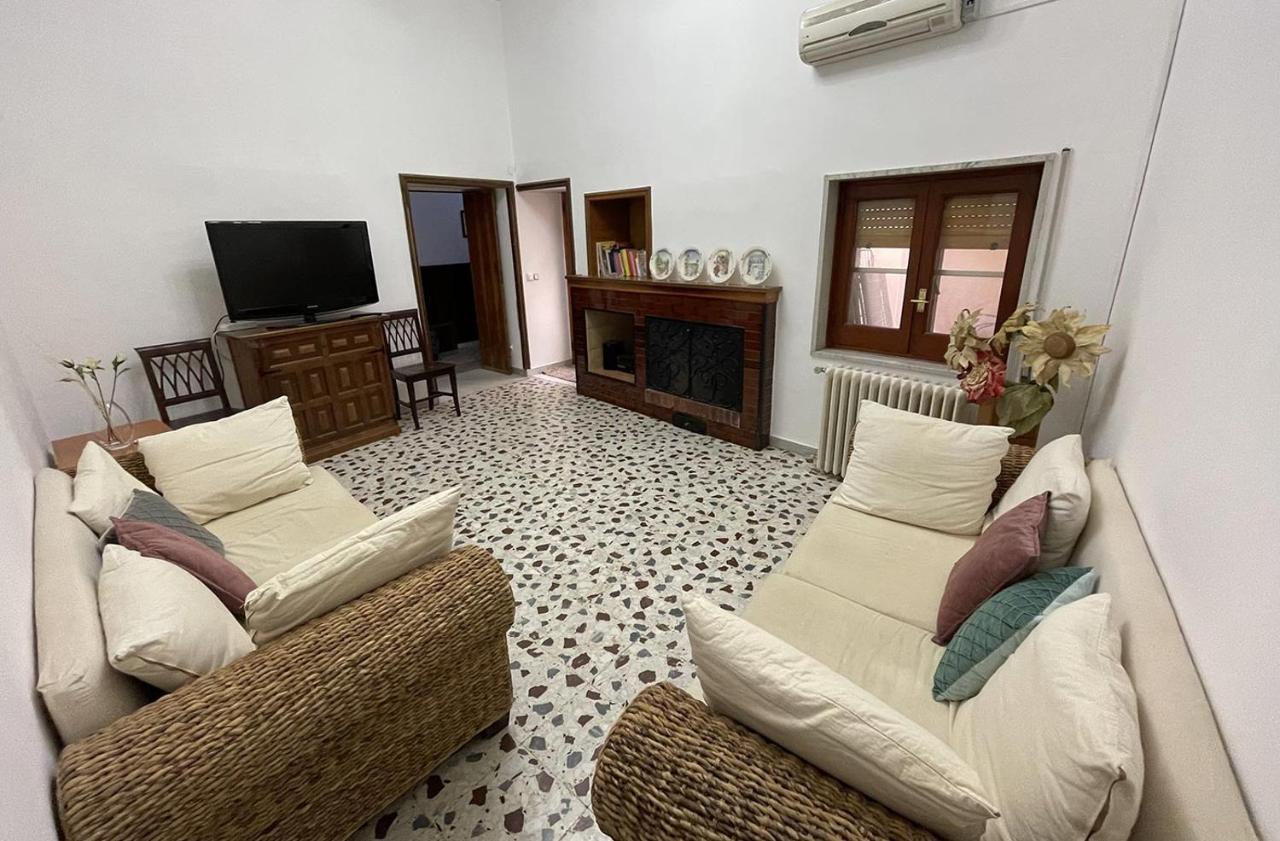 B&B Caterina Biccari Bagian luar foto